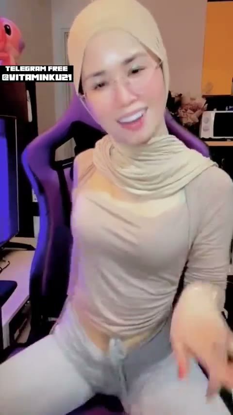 ukhti hijab cantik live goyang sange