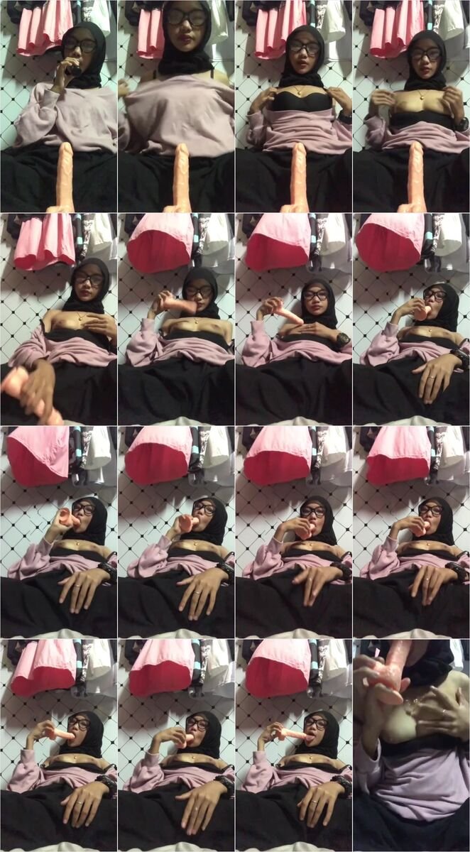 Hijab Kacamata ngemut dildo panjang